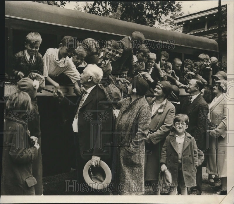 Load image into Gallery viewer, 1931 Press Photo Milwaukee boys headed for Norris boys campo in the Fox River,
