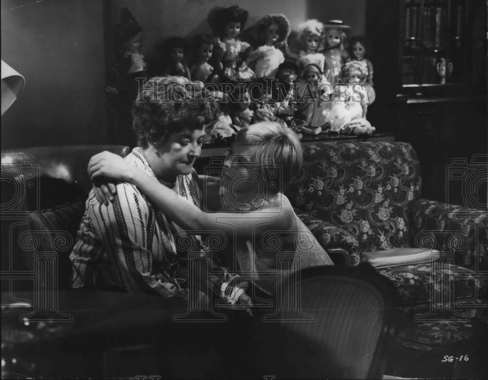 1969 Press Photo Beryl Reid, Susannah York, in "The Killing of Sister George"