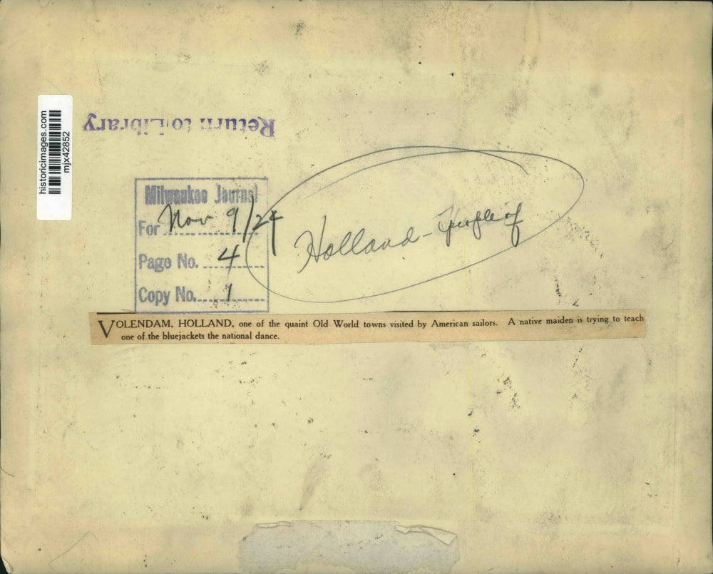 1924 Press Photo A Holland maiden teaches a sailor how to dance in wooden clogs