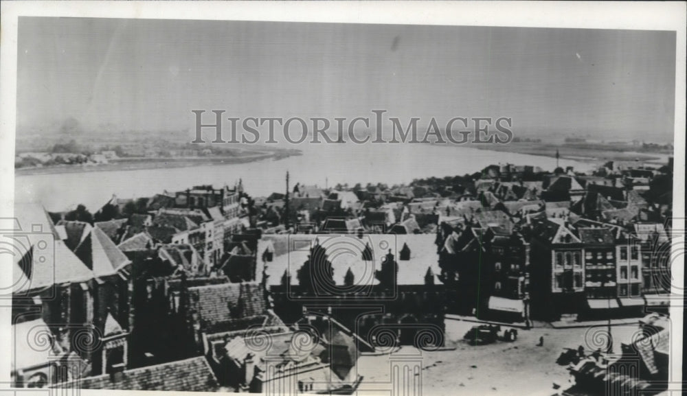 1940 Press Photo An aerial view of the city of Nijmegen in Holland - mjx42930