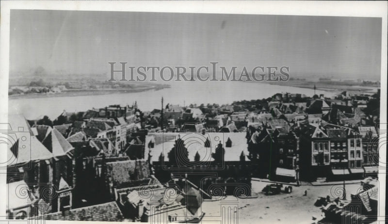 Load image into Gallery viewer, 1940 Press Photo An aerial view of the city of Nijmegen in Holland - mjx42930
