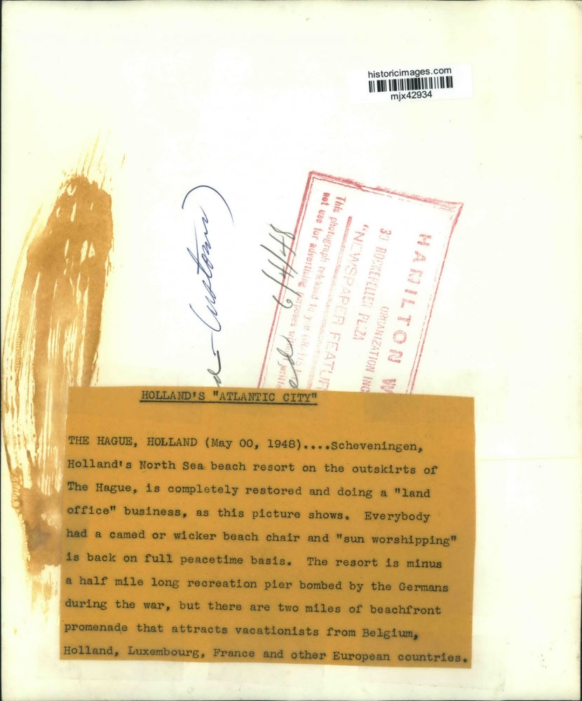 1948 Press Photo The North Sea beach resort at Scheveningen, Holland - mjx42934