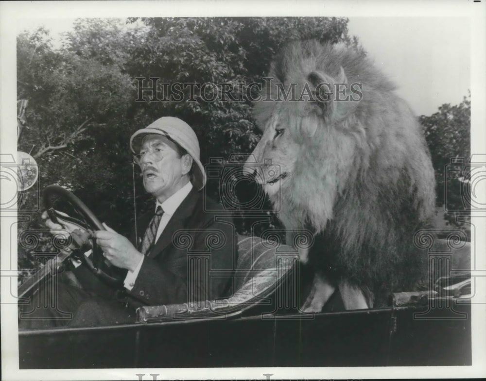 1965 Press Photo British actor Richard Haydn in "Clarence, the Cross-Eyed Lion"