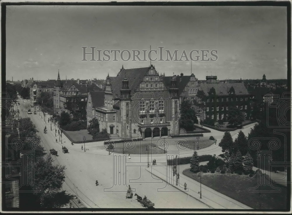 1932 Press Photo View of the Poznan University in Poland. - mjx43199- Historic Images
