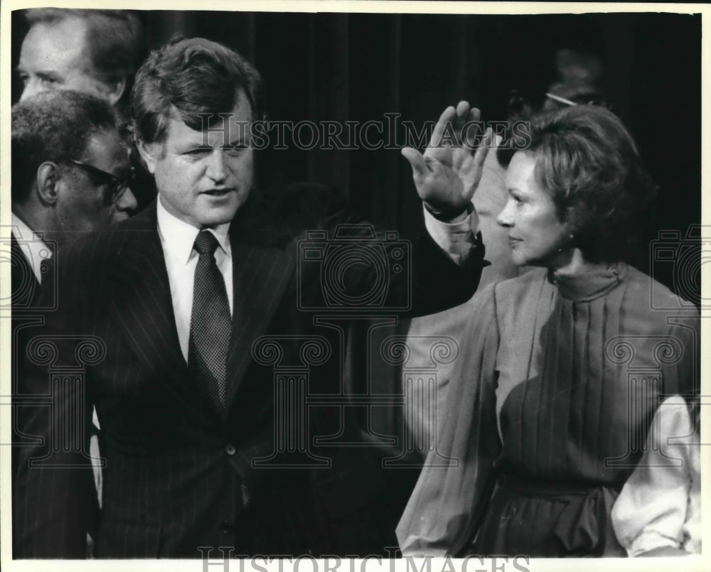 1980 Press Photo Senator Edward Kennedy on platform at Democratic National Con.