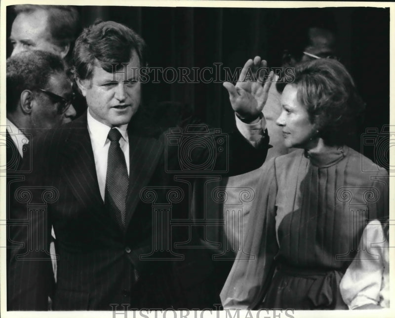 Load image into Gallery viewer, 1980 Press Photo Senator Edward Kennedy on platform at Democratic National Con.
