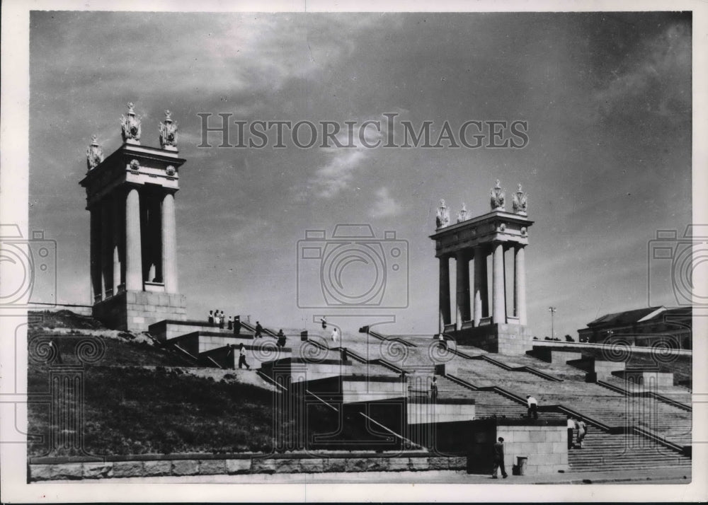 1954 Press Photo Staircase leads down to Volga River in Stalingrad, Russia.