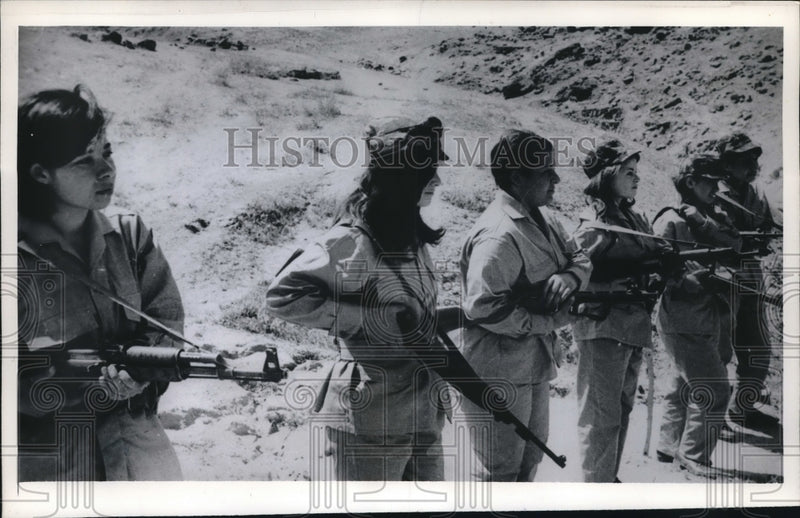 Load image into Gallery viewer, 1968 Press Photo A group of woman Fedayeen listens as receives rifle instruction
