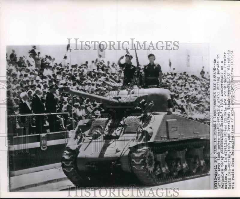Load image into Gallery viewer, 1961 Press Photo Israeli parade to celebrate Israel's 13th anniversary as nation
