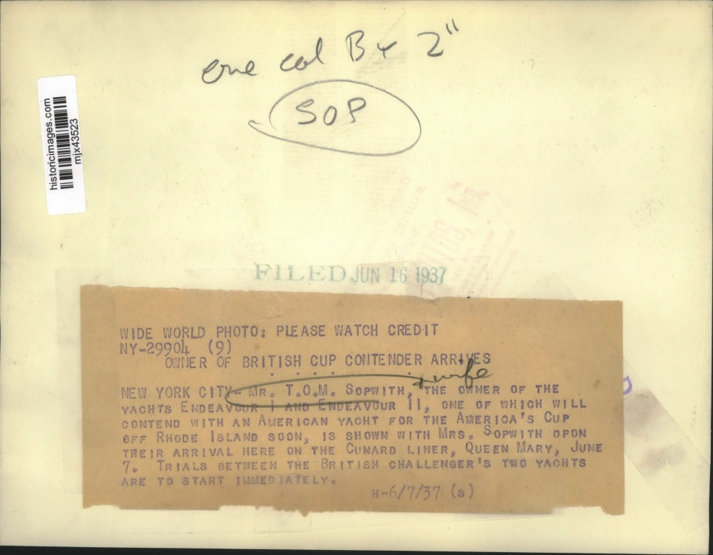 1937 Press Photo Mr. T.O.M. Sopwith and Mrs. Sopwith, his wife on the Queen Mary