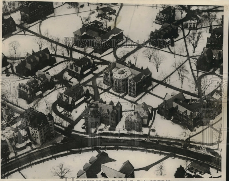 Load image into Gallery viewer, 1932 Press Photo Aerial view of Smith college campus, Milwaukee, Wisconsin
