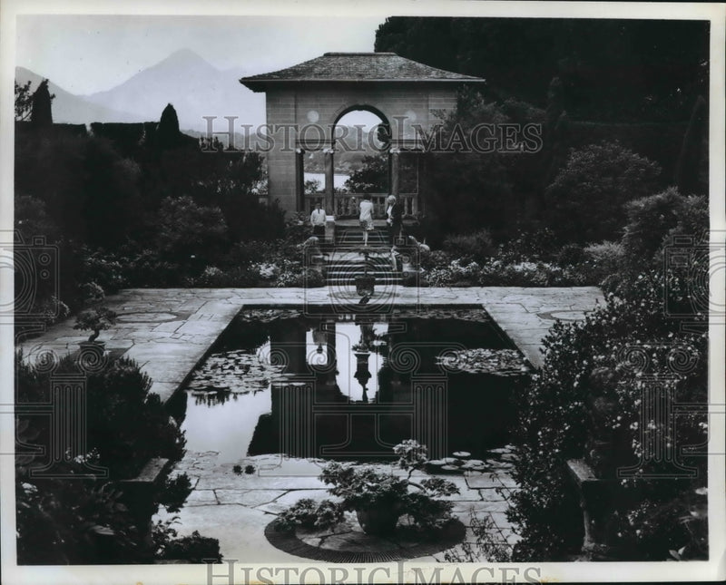Load image into Gallery viewer, 1982 Press Photo Gardens of Garnish Island, Glengarriff, County Cork, Ireland
