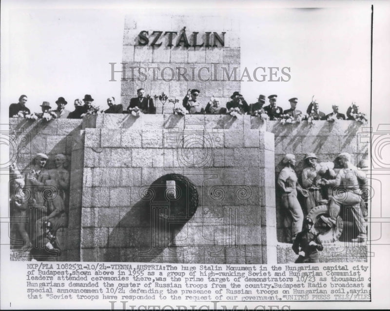 Load image into Gallery viewer, 1956 Press Photo Protesters gather in front of Stalin Monument in Budapest
