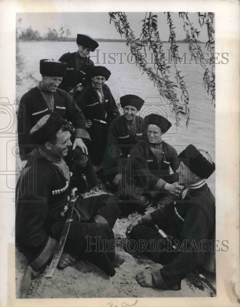 1941 Press Photo Russian Cossacks of &quot;Krasni Tamanets&quot; live on a Kuban farm- Historic Images