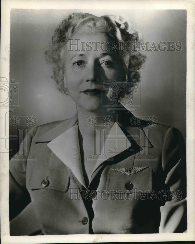 Load image into Gallery viewer, 1942 Press Photo Mrs. Rickenbacker, wife of World War I fighter pilot, Edward
