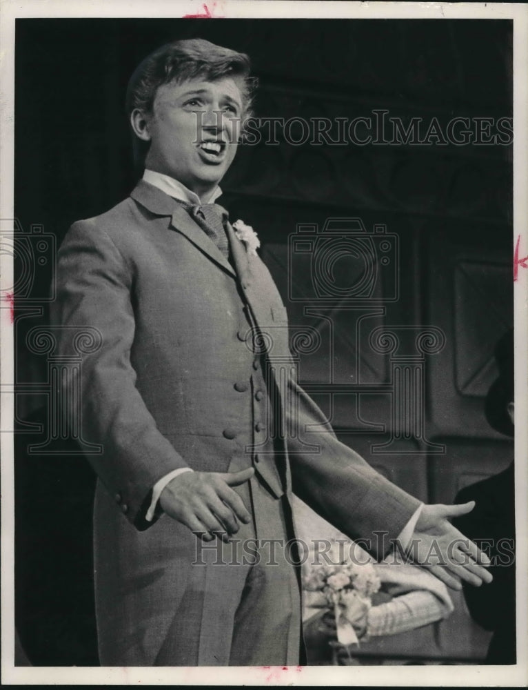 1965 Press Photo England&#39;s Tommy Steele appears in &quot;Half A Sixpence&quot; - mjx44322- Historic Images