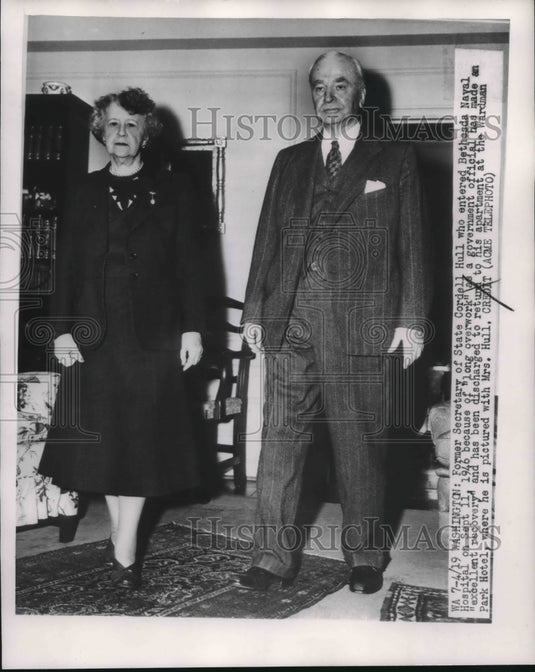 1946 Press Photo Secretary of State Cordell Hull enters the Wardman Park Hotel.- Historic Images