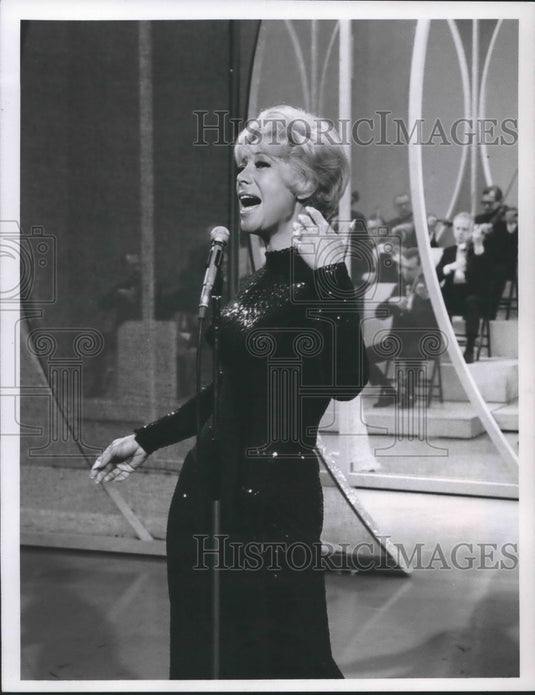 1966 Press Photo Dinah Shore appears on "The Ed Sullivan Show". - mjx44745- Historic Images