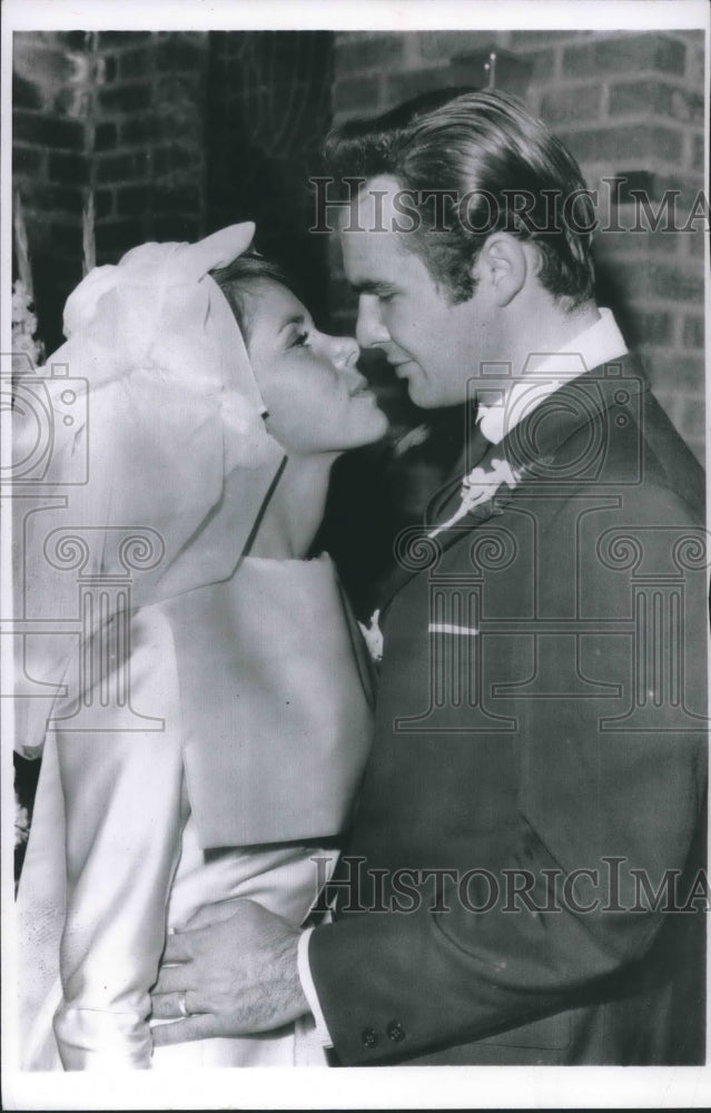 1963 Press Photo Burt Reynolds and Judy Carne wedding. - mjx44858- Historic Images