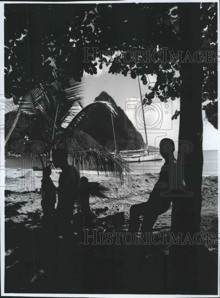 Press Photo Saint Lucia&#39;s beach at Anse des Pitons in Caribbean - mjx45115