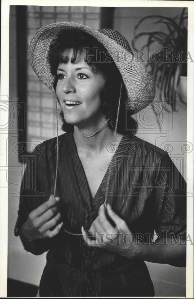 1981 Press Photo Singer Evelyn Quaife - mjx45339