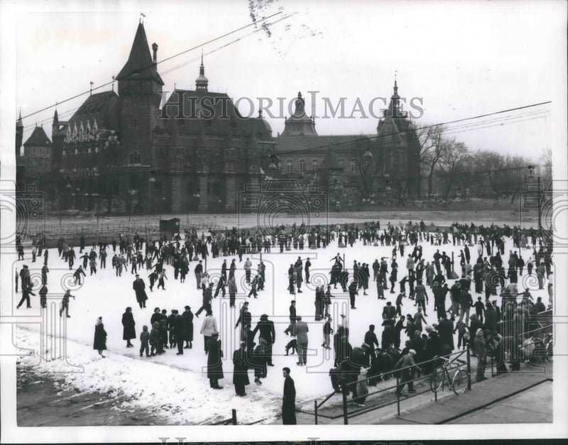 Load image into Gallery viewer, 1955 Press Photo Ice skating on a rink in Yardsliget Park, Budapest, Hungary.
