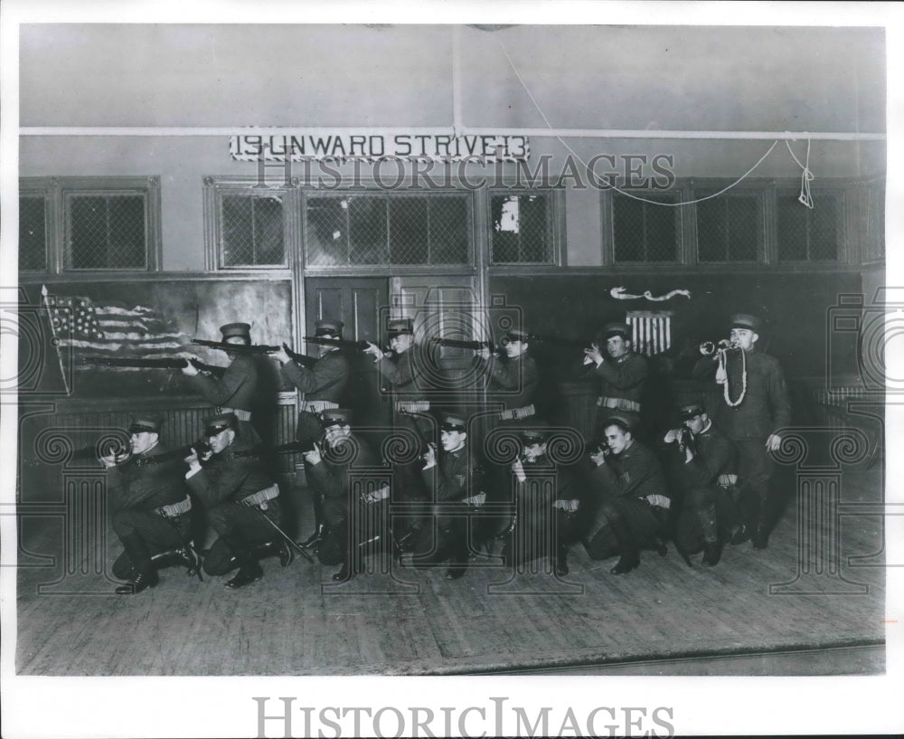 1912 Press Photo Milwaukee Hebrew Guards posed at Fourth Street Social Center.- Historic Images