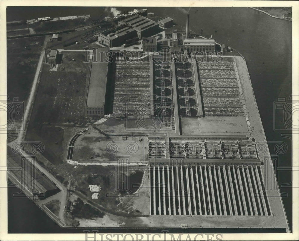 1940 Press Photo Aerial view of Milwaukee sewage and disposal plant. - mjx45819- Historic Images