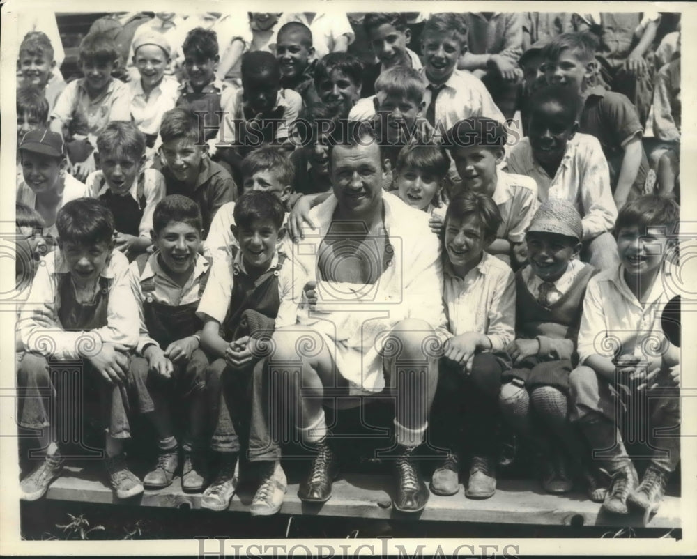 1933 Press Photo Jack Sharkey with his fans, in training for Title Fight- Historic Images