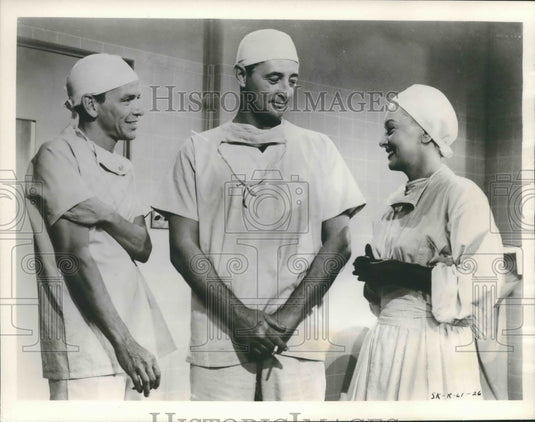 1962 Press Photo Frank Sinatra, Robert Mitchem and Olivia deHavilland on set.- Historic Images