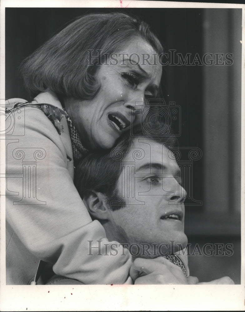 1971 Press Photo Gloria Swanson and David Huffman star in &quot;Butterflies Are Free&quot;- Historic Images