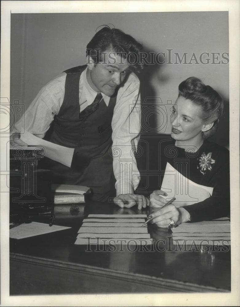 1944 Press Photo Comedian Red Skelton and Ex-Wife Edna Skelton Working Together- Historic Images