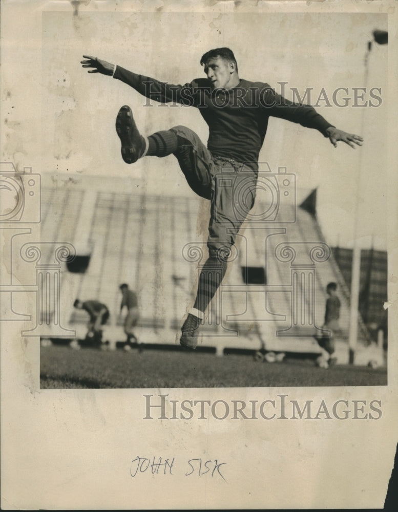 1930 Press Photo Johnny Sisk of Marquette University is being watched.- Historic Images