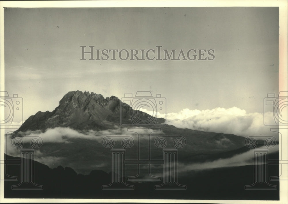 1988 Press Photo Tanzania Mawensi Peak is Part Of Mount Kilimanjaro, 16,890 feet- Historic Images