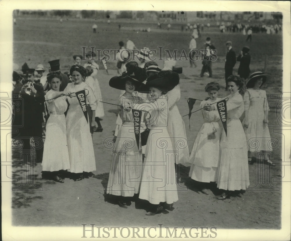 1936 Press Photo Telephone girls&#39; picnic at Washington, with their long dresses- Historic Images