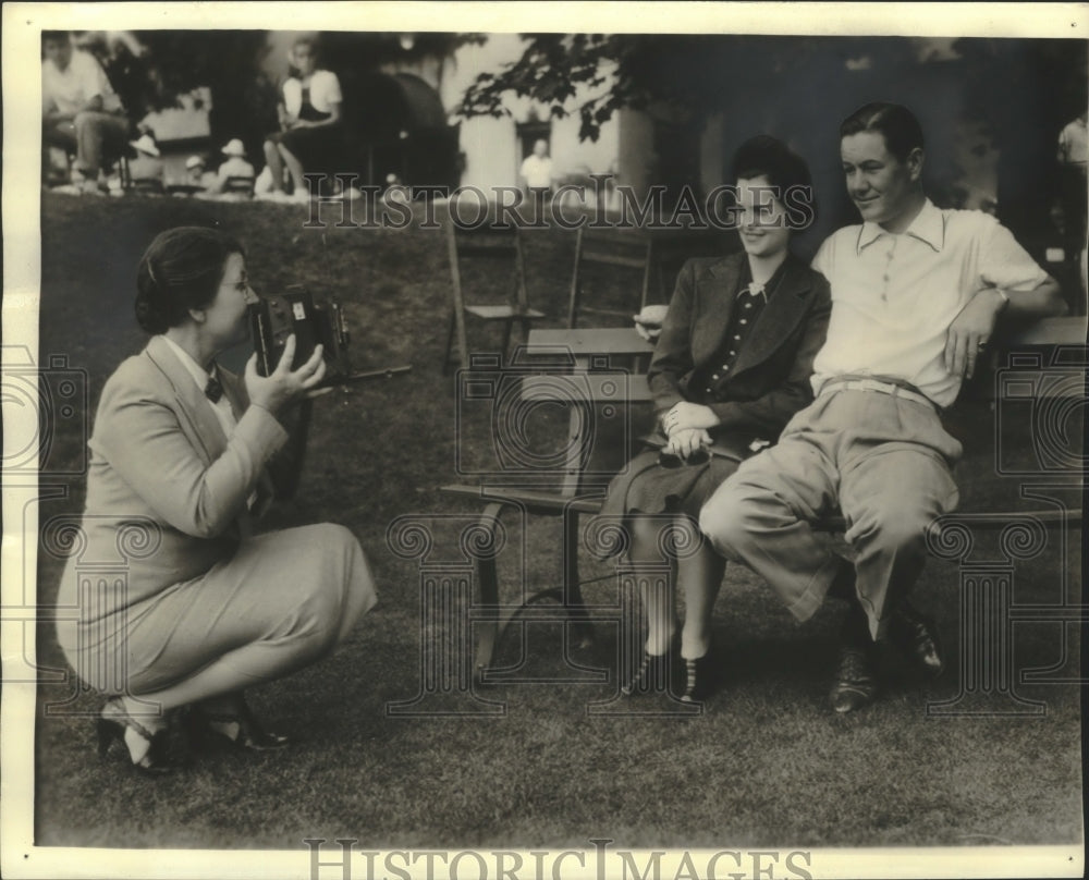 1937 Press Photo Golfer Byron Nelson in New York, sits with his wife for photo.- Historic Images