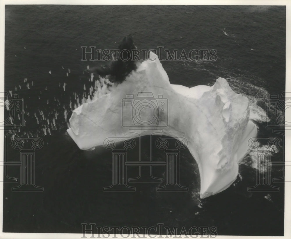 1960 Press Photo U.S. Coast Guard BombingTest, Destruction of Iceberg- Historic Images