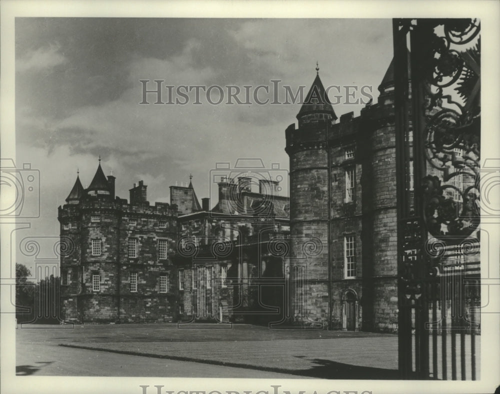 1953 Press Photo Holyroodhouse, Edinburgh, Once Home of Mary Queen of Scots- Historic Images