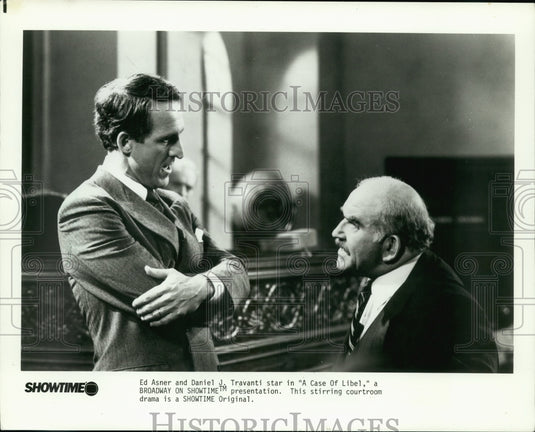 1983 Press Photo Daniel J. Travanti and Edward Asher star in "A Case of Libel."- Historic Images