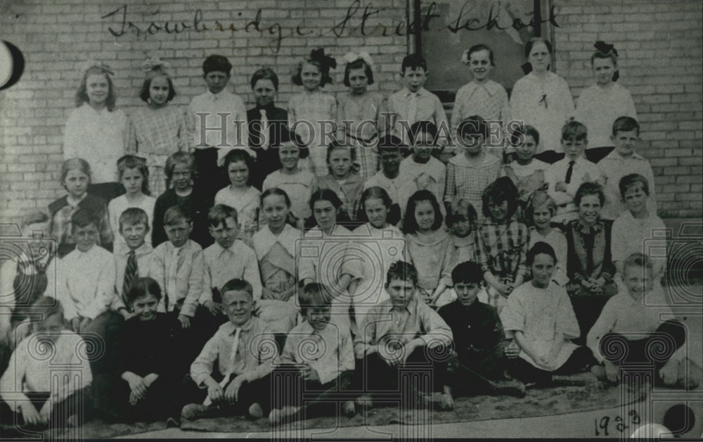 1923 Press Photo Trowbridge Elementary School Class Photo - mjx47870- Historic Images
