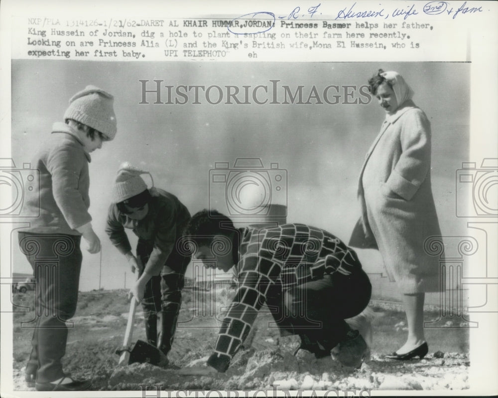 1962 Press Photo King Hussein of Jordan and Family Plant Tree - mjx47920- Historic Images