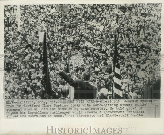 1964 Press Photo President Johnson speaks from The Hartford Times Portico.- Historic Images