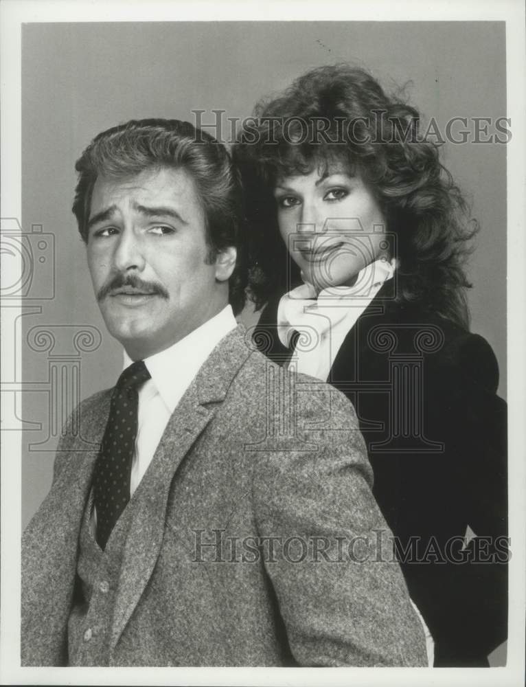 1982 Press Photo Lee Horsley and Pamela Hensley, co-stars of &quot;Matt Houston.&quot;- Historic Images