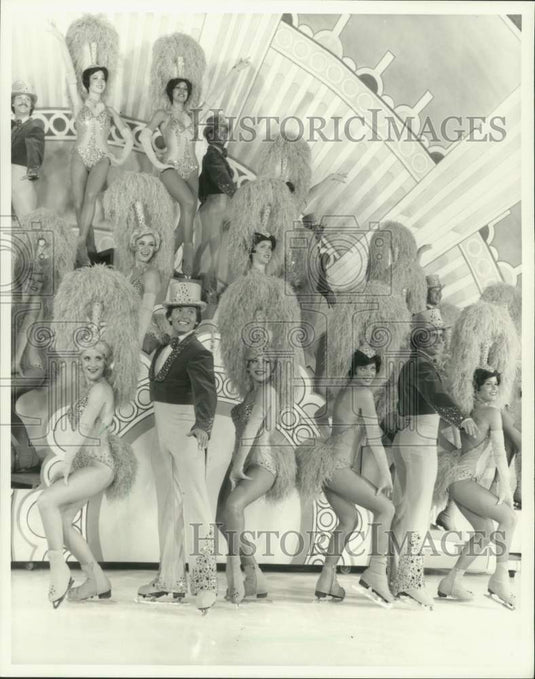 1982 Press Photo Feathers and fineries on professional ice skaters at Ice Capade- Historic Images