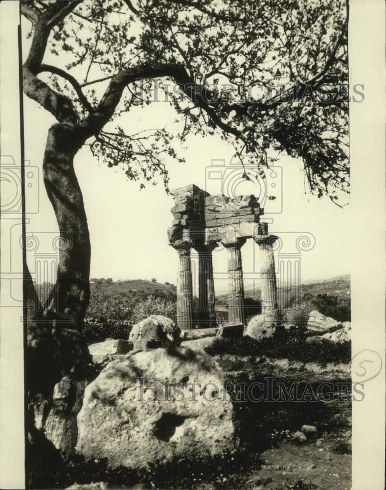 1930 Press Photo Remains of fabled 4th century Castor and Pollux temple, Greece- Historic Images