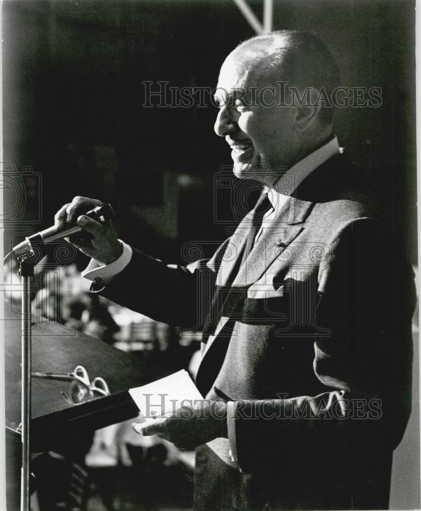 1961 Press Photo Jack l. Warner of WB gives opening address at Jubilee of Films- Historic Images