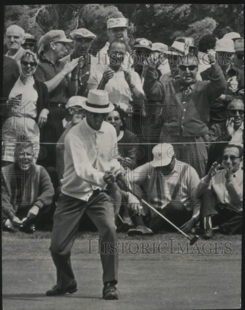 1964 Press Photo Juan Rodriguez of Puerto Rico Golfing in Las Vegas Tournament- Historic Images
