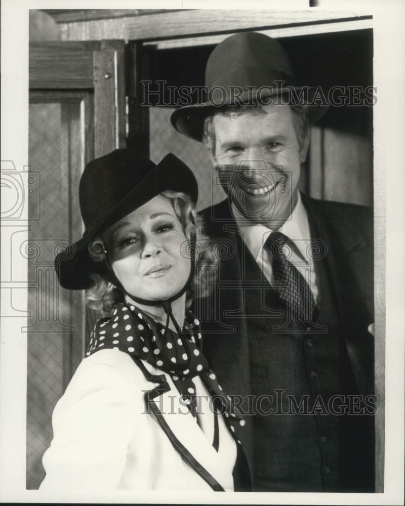 1976 Press Photo Wayne Rogers and Diane Ladd in &quot;City of Angels&quot;- Historic Images