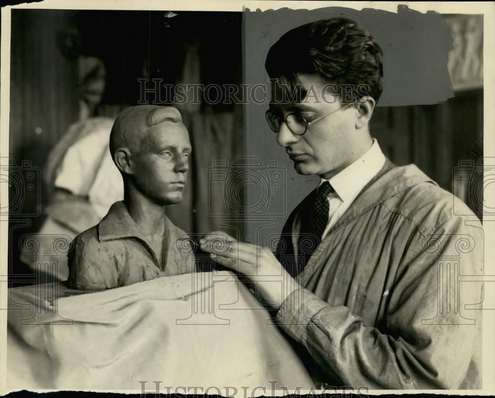 1928 Press Photo Girolams Piccoli, Milwaukee Sculptor works on a bust- Historic Images