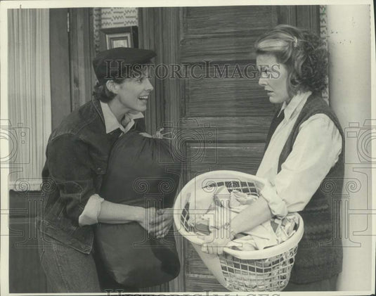1984 Press Photo Susan Saint James and Jane Curtin in "Kate & Allie".- Historic Images